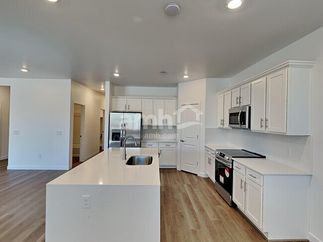 Building Photo - 6541 E Paseo Alga
