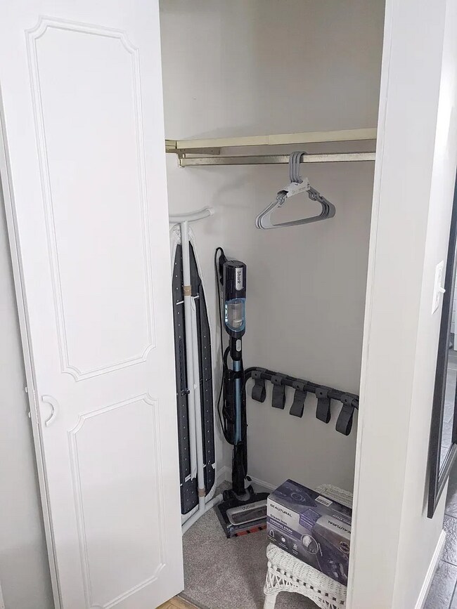 Building Photo - 1102 S Buckingham Rd