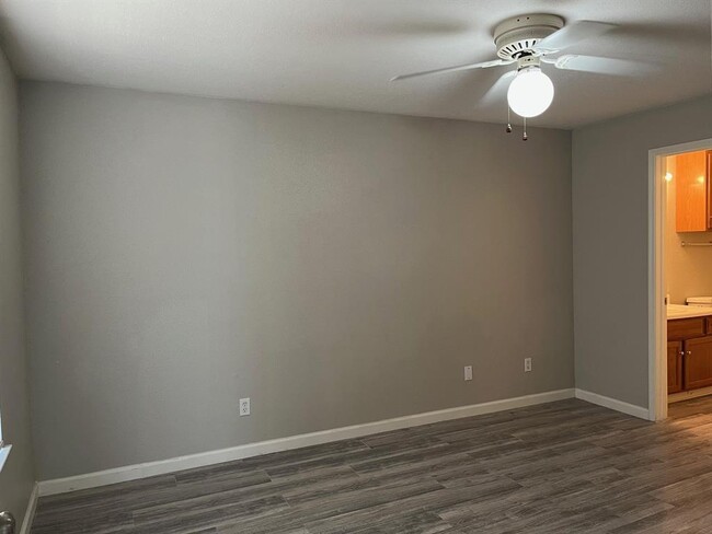 Building Photo - 10637 Braes Bend Dr
