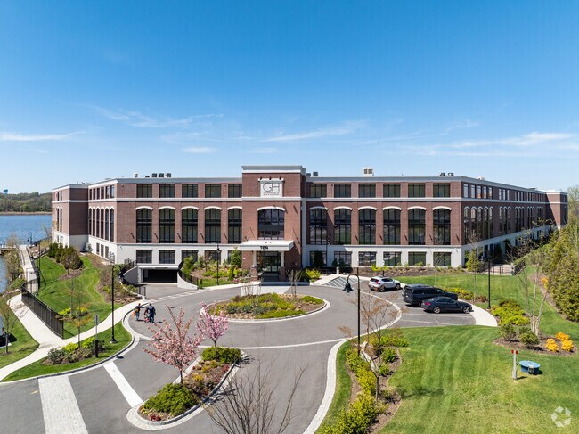 10 Shore Rd - The Residences at Glen Harbor