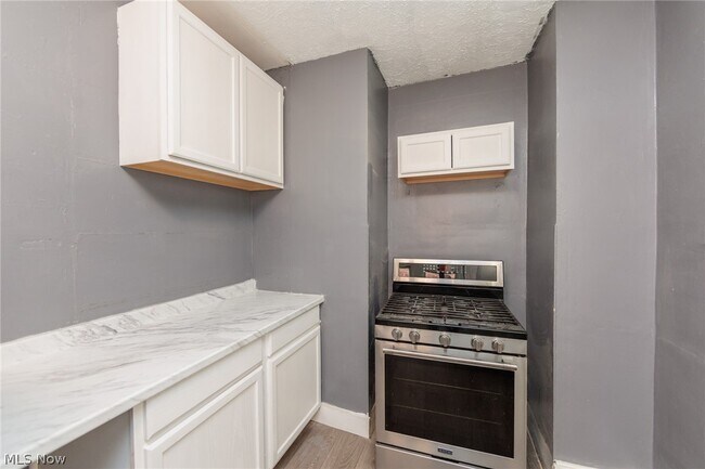 Building Photo - 1519 Ridgewood Ave