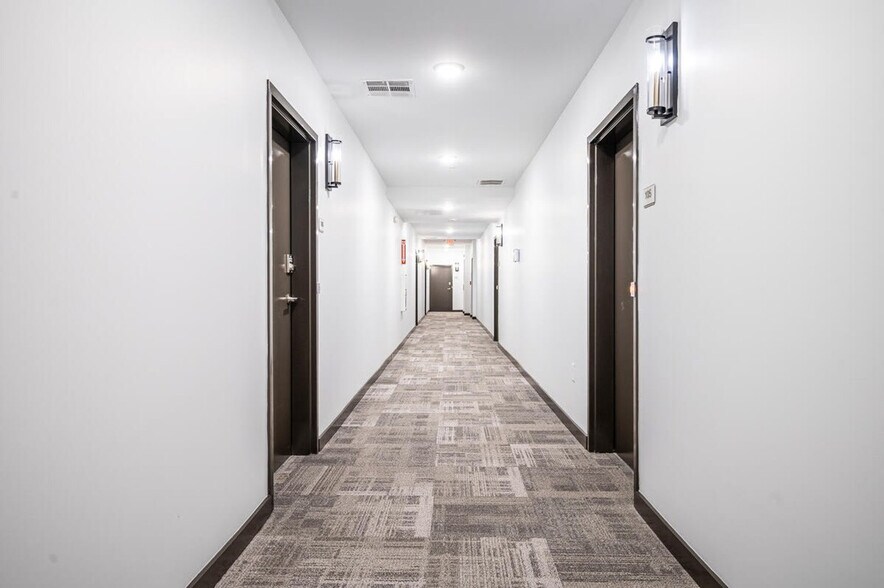 Building Photo - 542 Boulevard NE