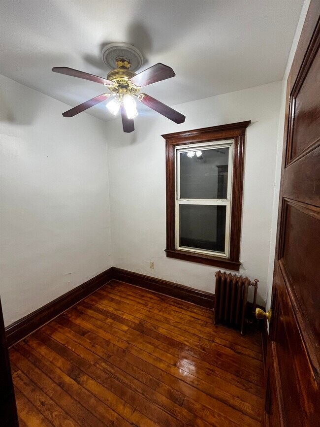 Building Photo - 135 Sherman Pl