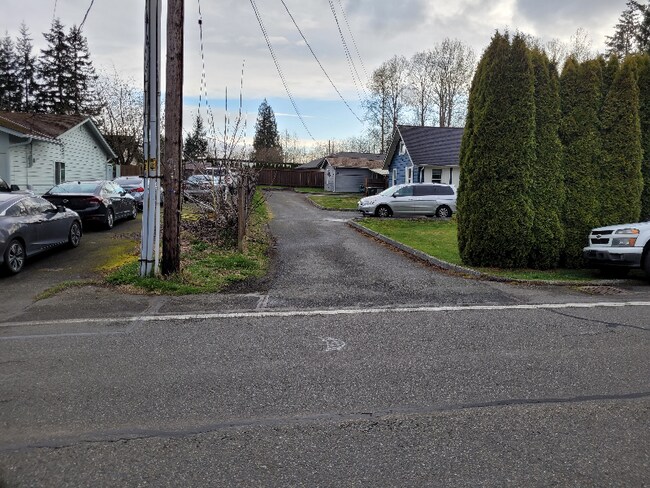 Building Photo - 26 E Marilyn Ave