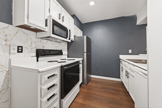 Building Photo - 1920 Augusta Dr