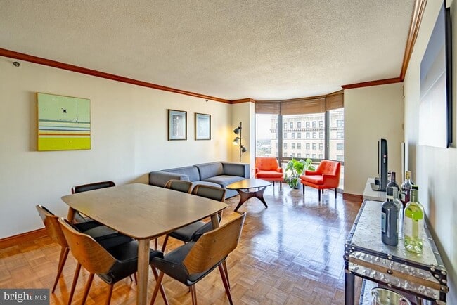 Building Photo - 2018 Walnut St