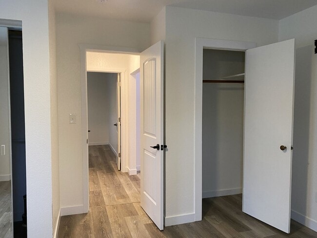 Building Photo - Remodeled Cottage