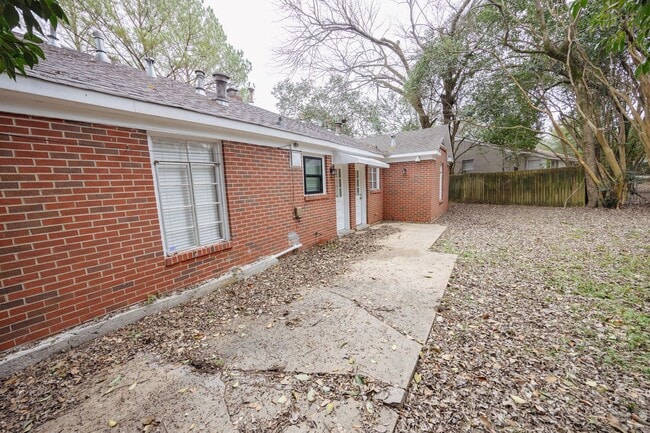 Building Photo - 2058 Woodley Rd