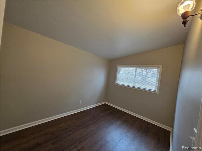 Building Photo - 261 Spring Park