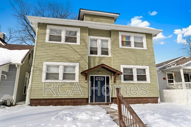 Building Photo - 412 N Bradley Ave