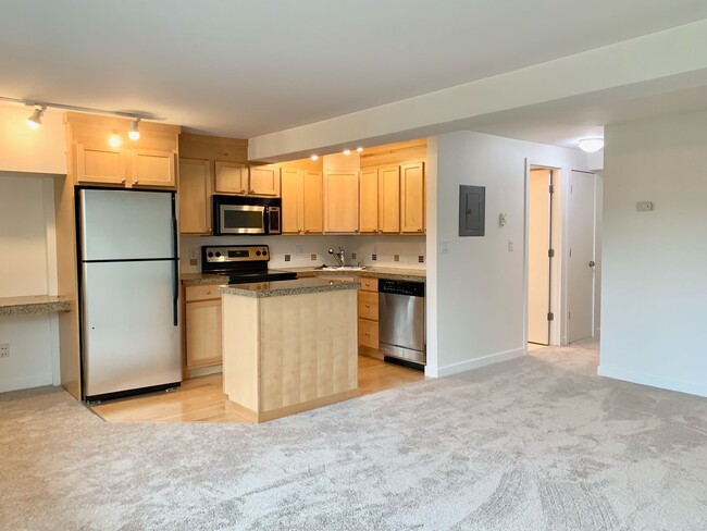 Building Photo - Stylish Lower Queen Anne 1-Bedroom Condo w...