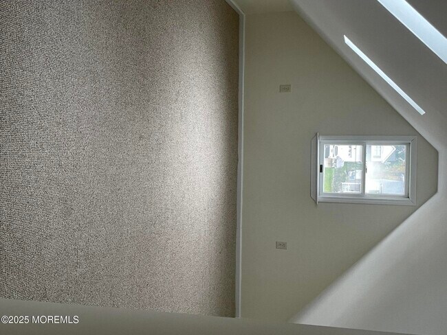 Building Photo - 351 John St