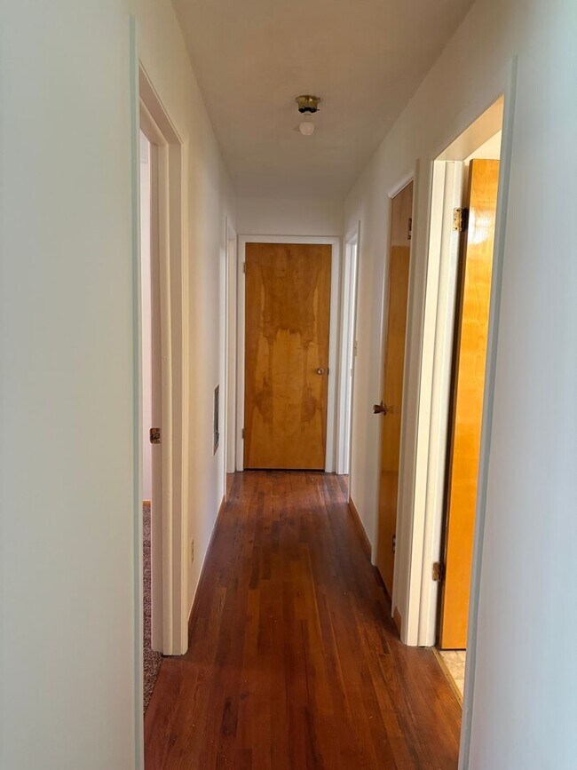 Building Photo - 3029 River Bend Dr