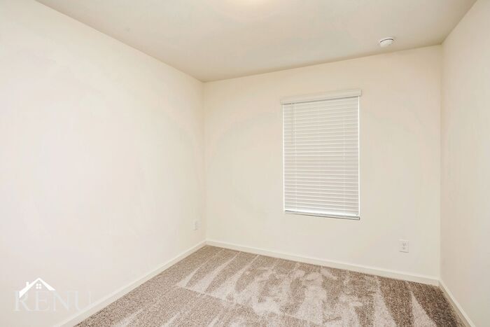 Building Photo - 3094 Calcutta St