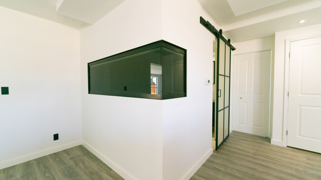 Building Photo - 321 Cornell Dr