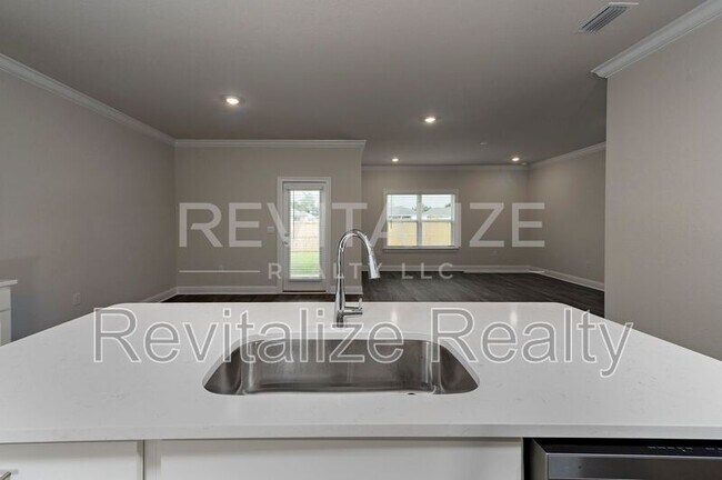 Building Photo - 14543 Dayton Cir