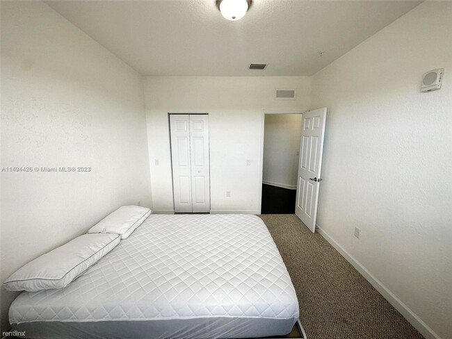 Building Photo - 3 br, 2.5 bath House - 260 NW 109th Ave # 20