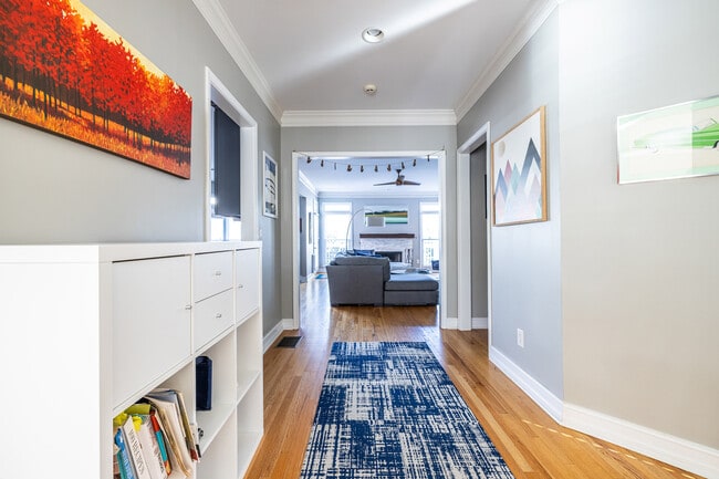 Building Photo - 2454 Vivian Cir