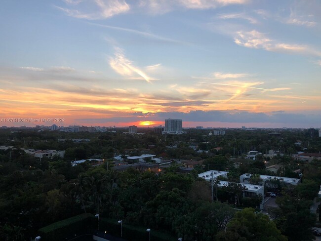 Building Photo - 2101 Brickell Ave