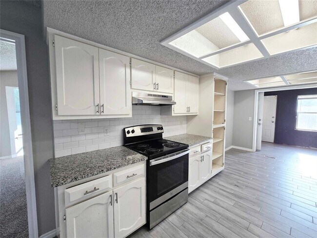 Building Photo - 217 Cypress Dr