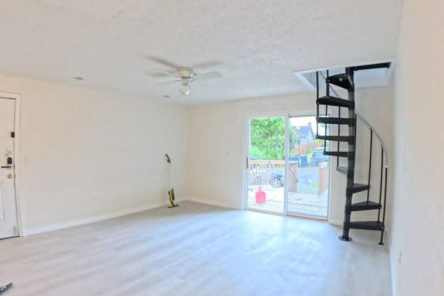 Building Photo - 618 5th St SE
