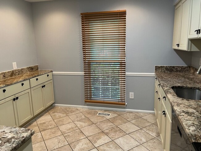 Building Photo - Stunning Three Finished Level Townhome Clo...