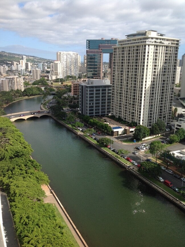 Building Photo - One Bedroom condo. Excellent Location (utilities Included)