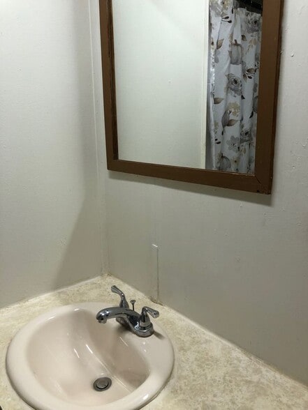 Building Photo - 5449 Bain St