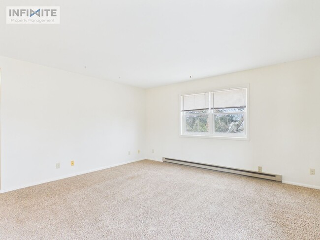 Building Photo - 3 Bedroom off East Valley Center!