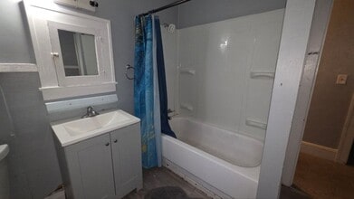 Building Photo - 3 bedroom single family home | section 8 a...
