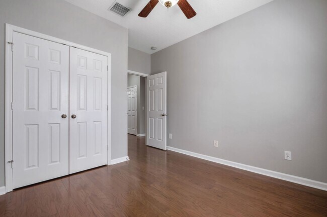 Building Photo - Southwood Townhome with Community Pool