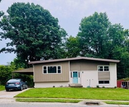 Building Photo - 5 bedroom, 2 bathroom home in Newark