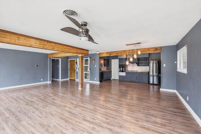 Building Photo - Modern Open Floor Plan
