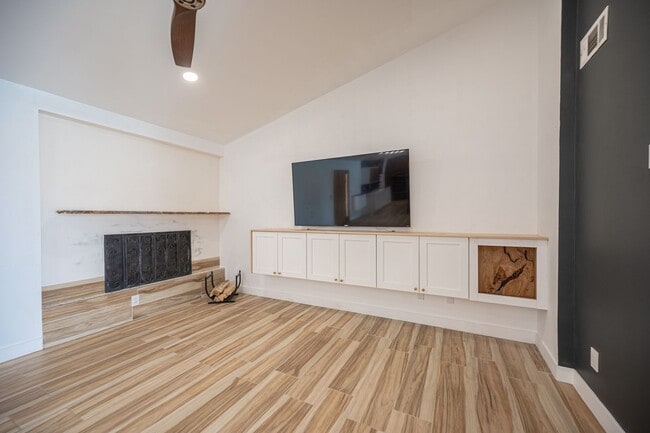 Building Photo - European-inspired Mid-Century Henderson Home!