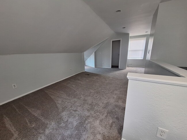 Building Photo - Charming 3 bedroom brick bungalow
