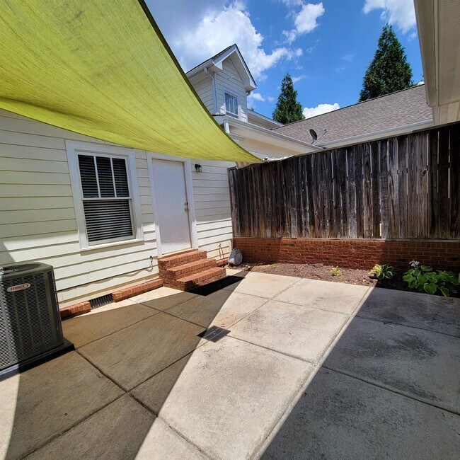 Building Photo - 1111 Surrey Ln