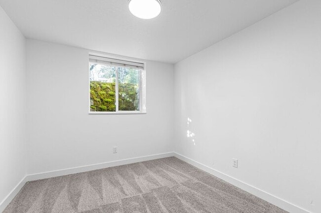 Building Photo - 16480 SW Gleneagle Dr