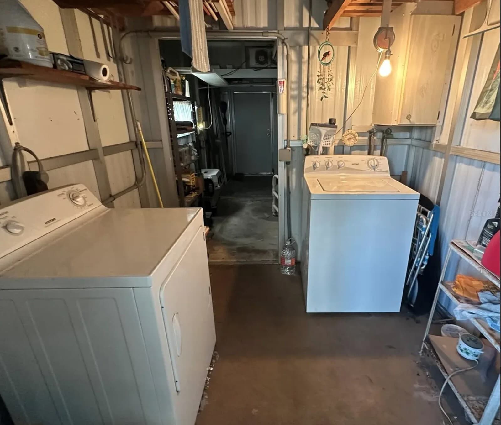 Laundry facilities on Side Lanai - 3618 Stockton Rd