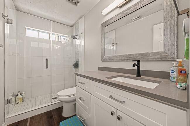 Building Photo - 6514 Kings Summit Dr