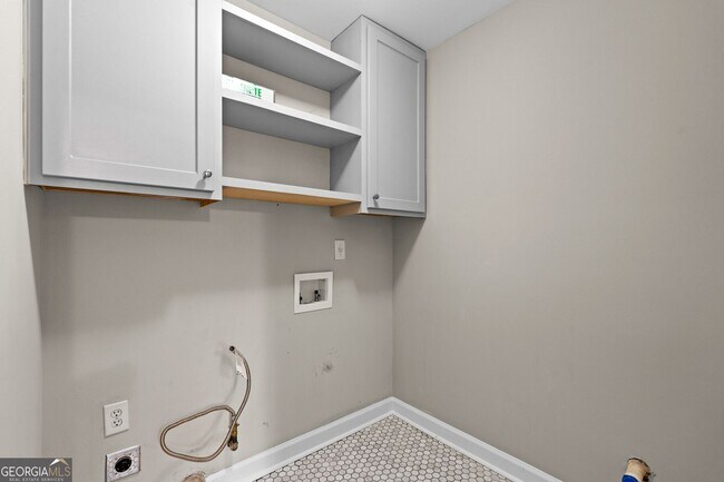 Building Photo - 340 Broadmoor Dr