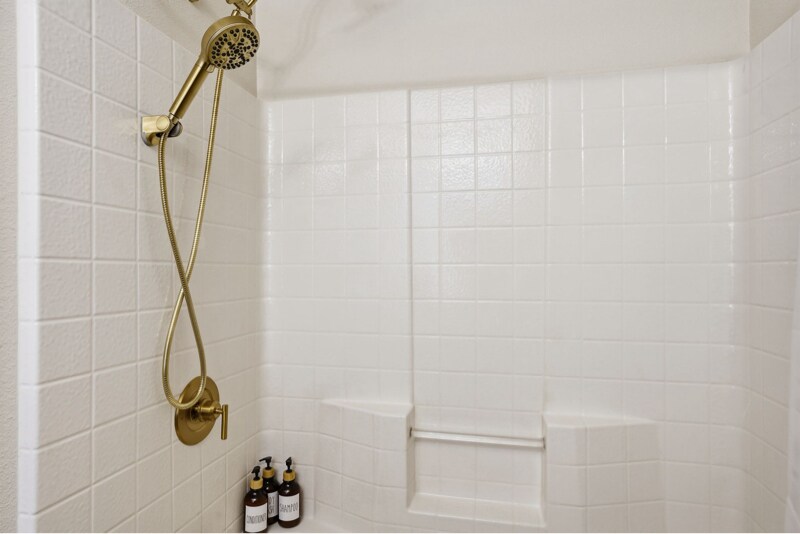 Building Photo - 10 SE 105th Ave