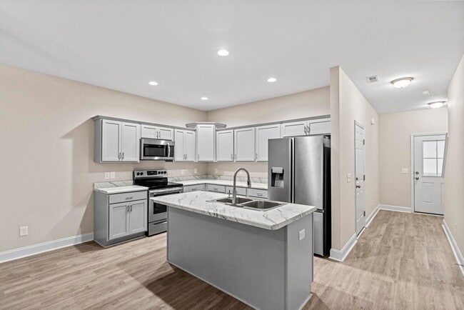 Building Photo - Large 3br Stonebay Townhome AVAILABLE NOW!