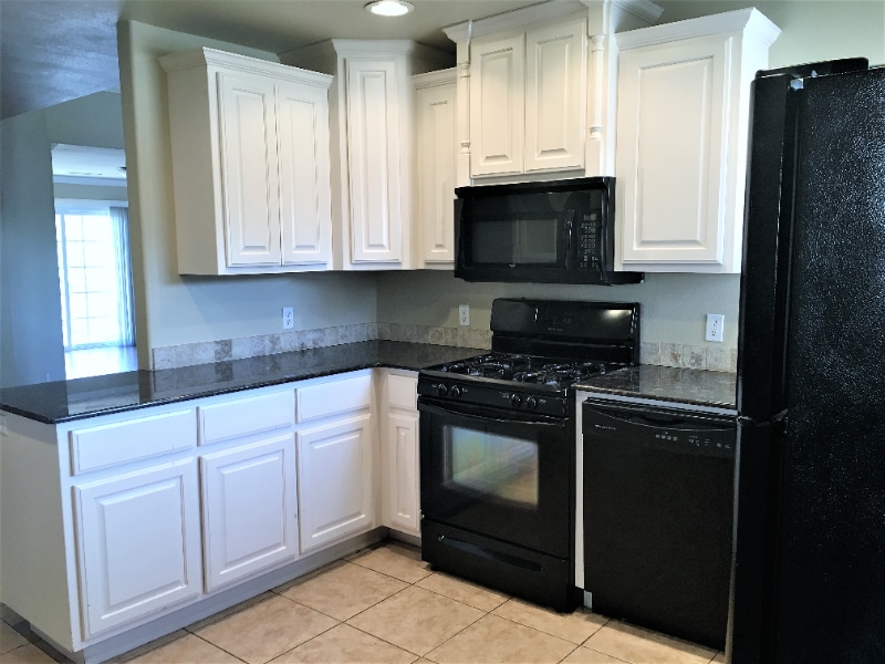 Building Photo - 1806 Knollcrest Cir