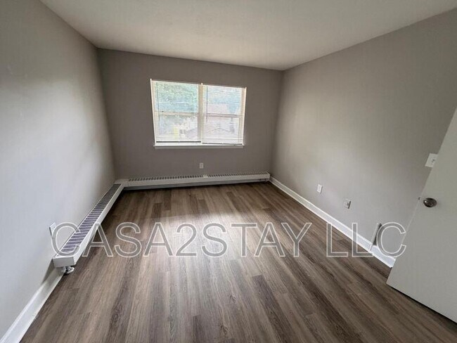 Building Photo - 2121 St Johns Pl