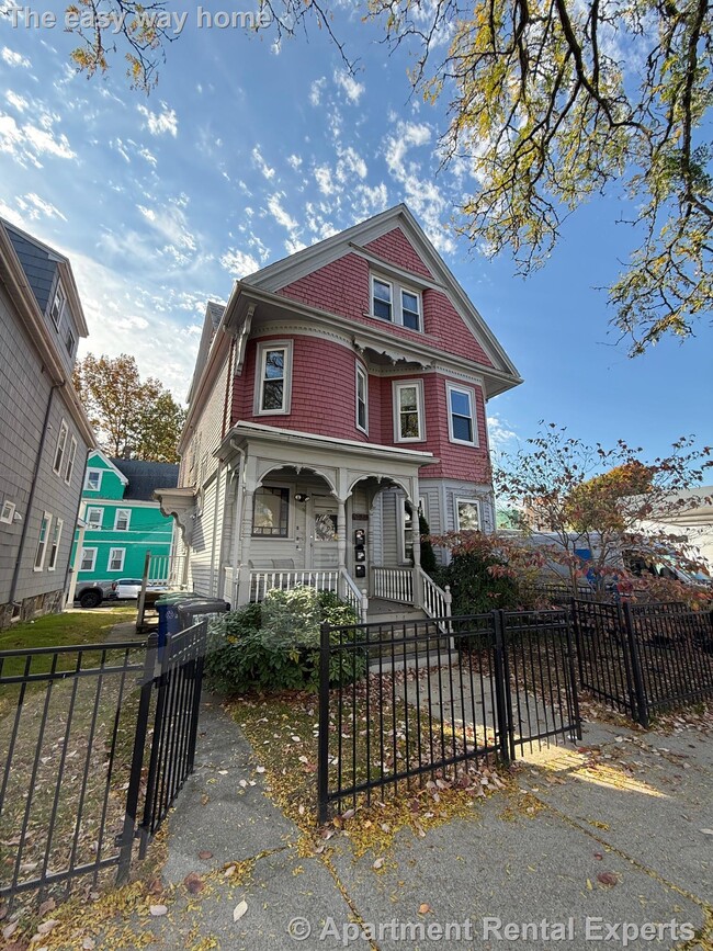 Building Photo - Somerville/Teele Square 2 Bedroom