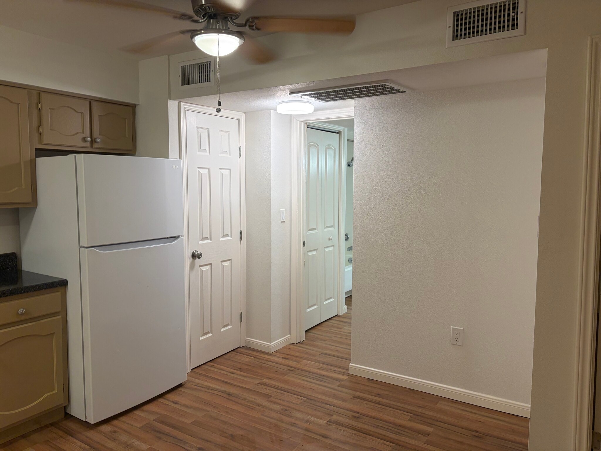 Dining area - 3022 Forest Ln