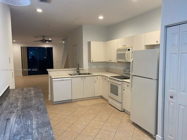 Building Photo - 4256 Vineyard Cir