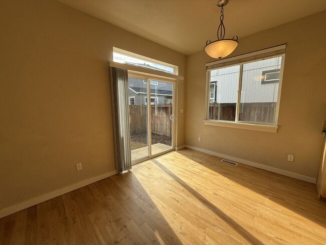 Building Photo - 2466 Mountain Terrace