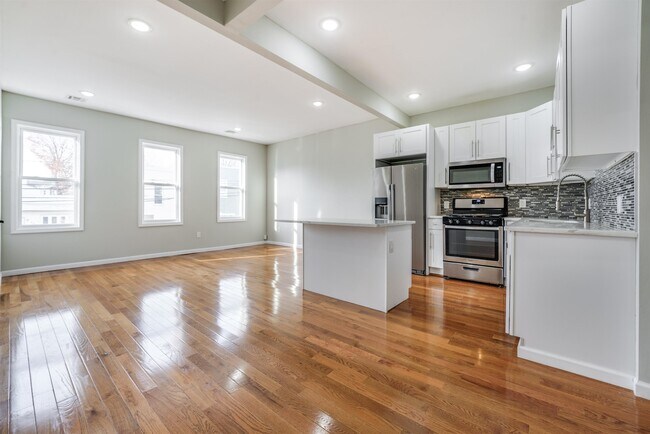 Building Photo - 222 69th St
