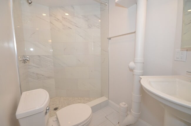 Building Photo - 18 Eaton Ave